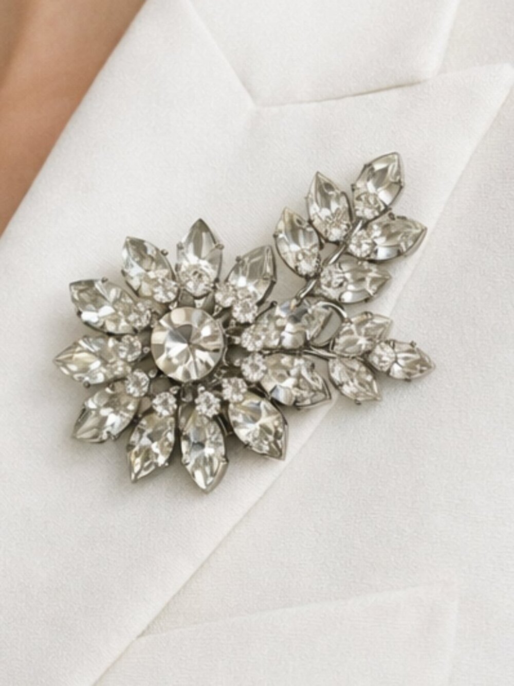 Vintage Donald Simpson Jewel Crest Rhinestone Brooch 1950s MCM Crystal Pin